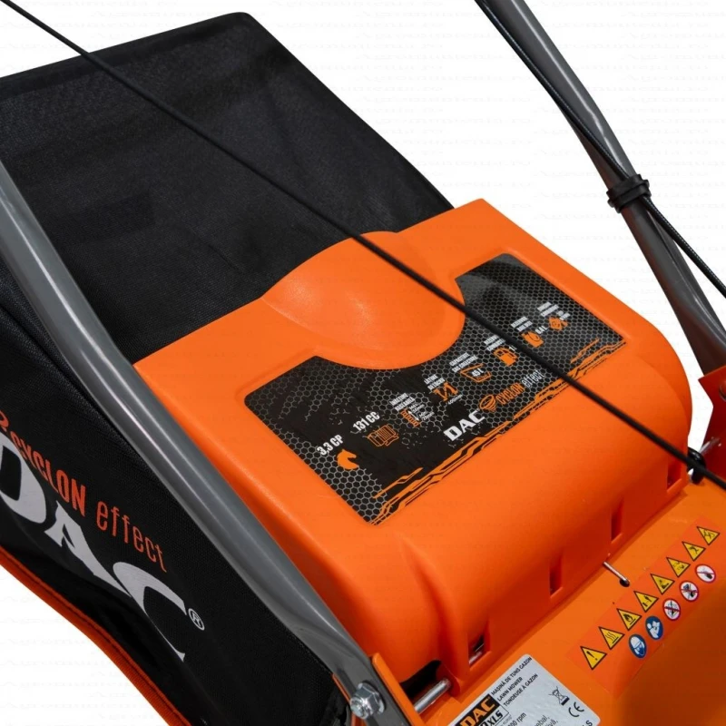 Masina de tuns gazon DAC 100XLS, 3.3 CP, 131cc, 40 cm latime de taiere, sac colector 45L, motor 4 timpi Ducar, pornire manuala, carcasa metalica