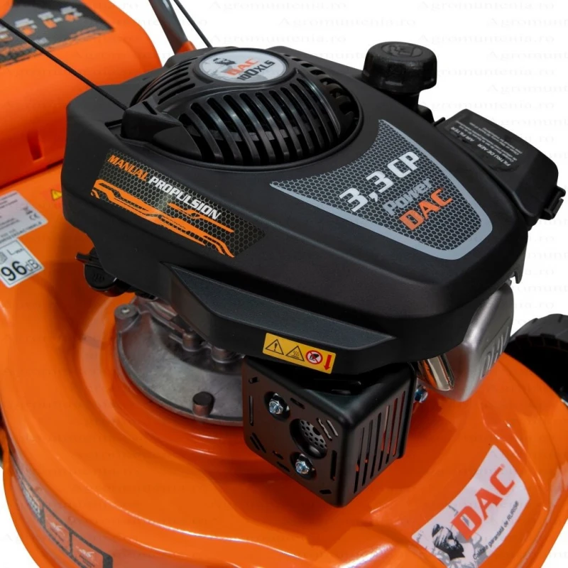 Masina de tuns gazon DAC 100XLS, 3.3 CP, 131cc, 40 cm latime de taiere, sac colector 45L, motor 4 timpi Ducar, pornire manuala, carcasa metalica