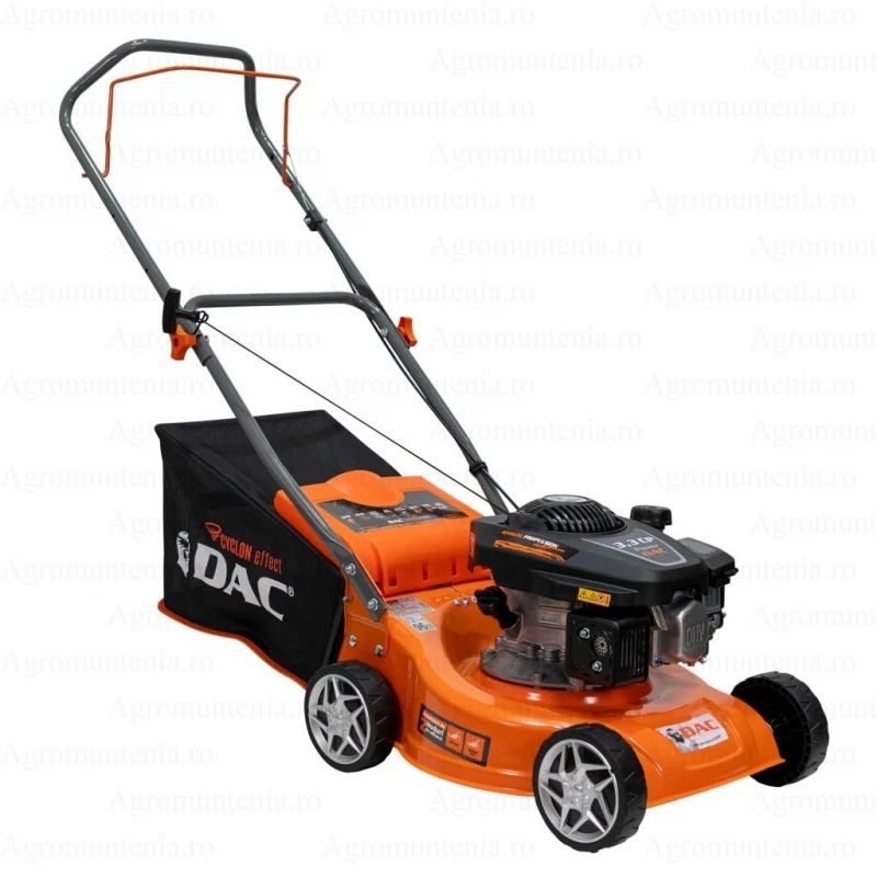 Masina de tuns gazon DAC 100XLS, 3.3 CP, 131cc, 40 cm latime de taiere, sac colector 45L, motor 4 timpi Ducar, pornire manuala, carcasa metalica