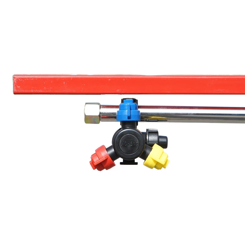 Erbicidator cu bazin 600L si brat 12m, cu 25 diuze triple