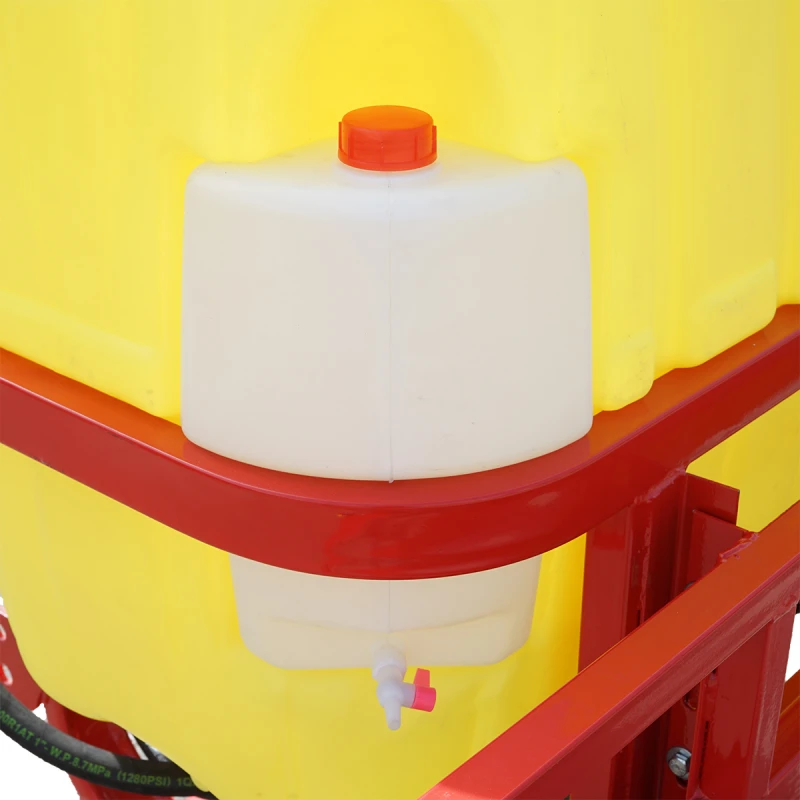 Erbicidator cu bazin 600L si brat 12m, cu 25 diuze triple