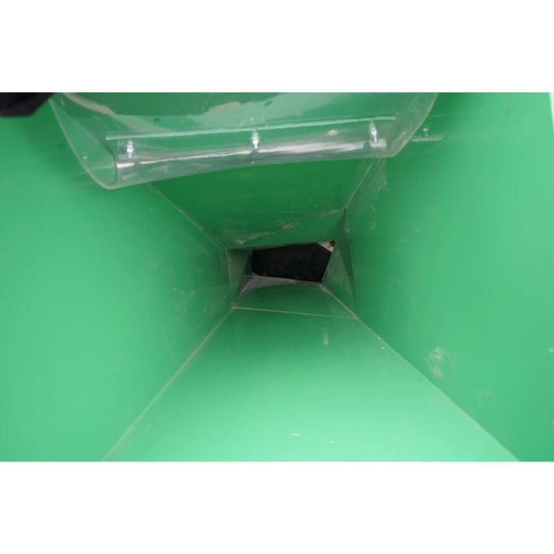 Tocator crengi priza putere tractor PTO, putere necesara 18-50CP, grosime maxima 100mm, buncar 400x420x600mm Breckner Germany