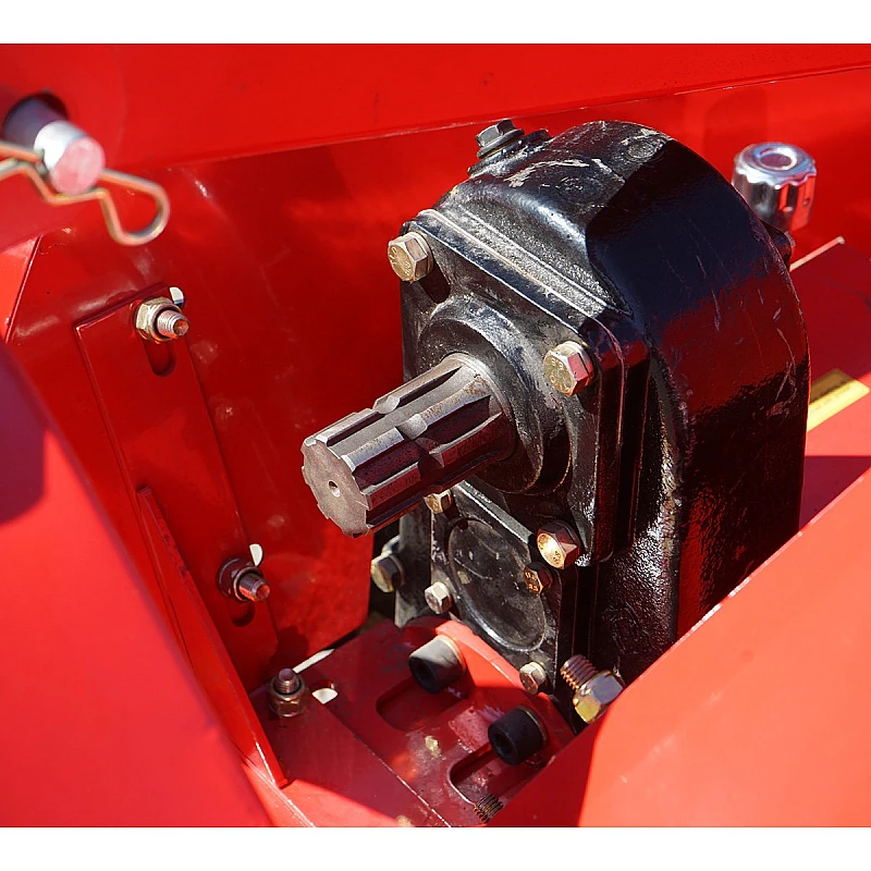 Masina de sapat santuri 350-450mm, adancime 350-450mm pentru tractor 50-80CP, cardan inclus
