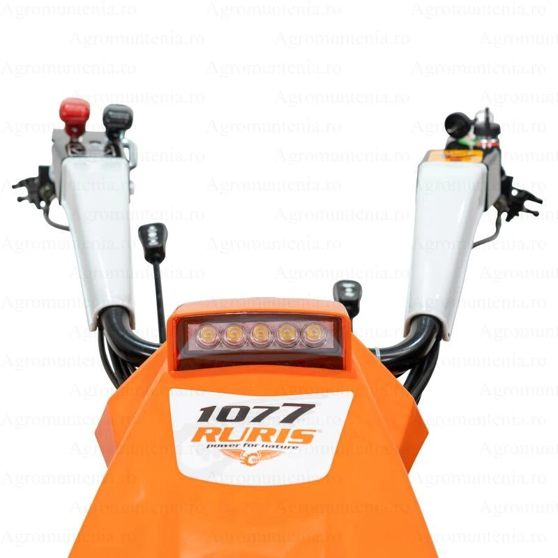Motocultivator RURIS 1077, Motor Loncin 16 CP, 420cc, 3+3 viteze, diferential, pornire la cheie, iluminare LED, roți 20x10-10, frana hidraulica, accesorii, lama de cosit 1110 mm, freza tractata, plug