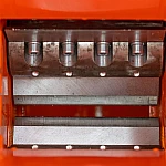 Tocator de crengi RURIS STB800 cu motor 9 CP, 212 cmc, 6 cutite, diametru taiere 80 mm, capacitate 4 mc pe ora