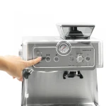 Espressor Samus MAESTRO 20, 1350 W, 20 Bari, Rezervor de apa detasabil 2.3 L, Capacitate rasnita 200 g, Optiune 1 sau 2 cesti de cafea, Diuza spumare lapte, Filtru dublu inoxidabil, Argintiu